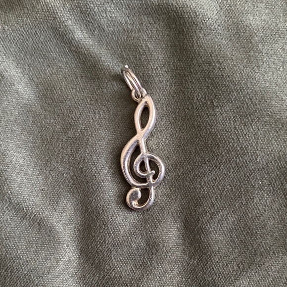 Elegant Sterling  Silver Treble Clef Pendant - Picture 1 of 2